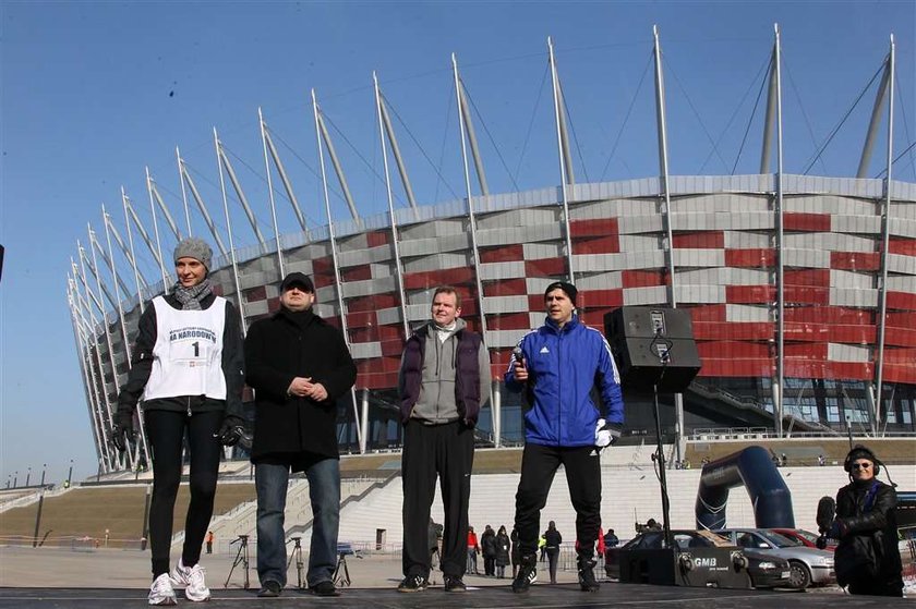 Mucha musi odejść! Dość tego cyrku! FOTY