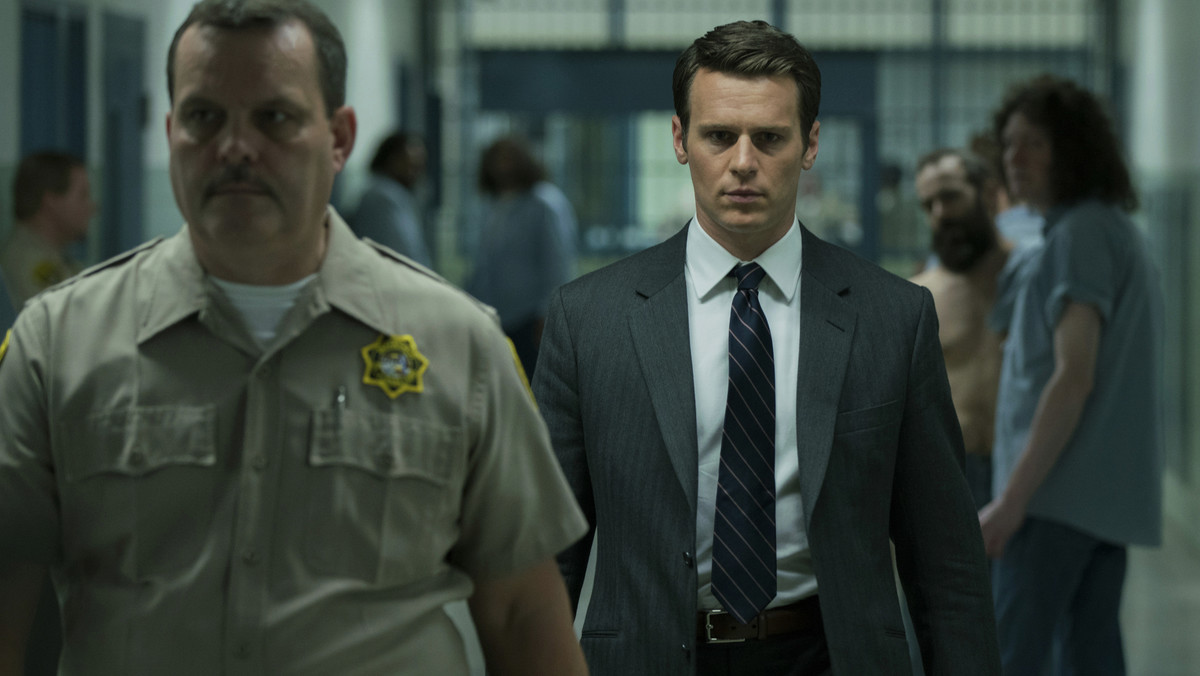 Od 13 października w serwisie Netflix można oglądać nowy serial w reżyserii Davida Finchera - "MINDHUNTER". To jedna z najbardziej oczekiwanych produkcji jesieni, zapowiadana jako połączenie "Milczenia owiec" i "House of Cards".