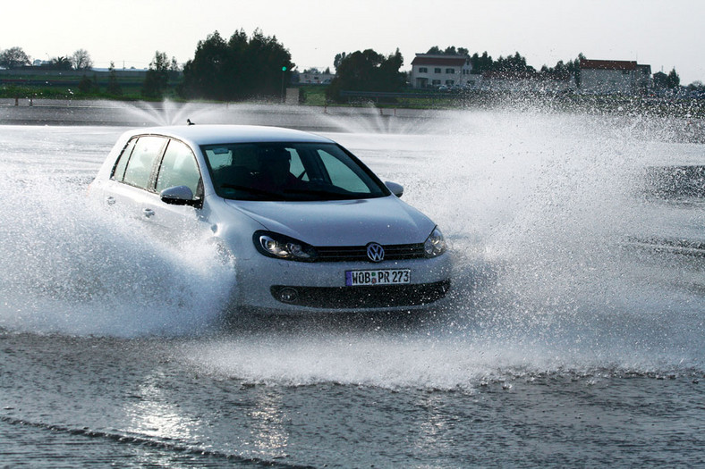 Potrzebne jak ciepła czapka: Test opon zimowych w rozmiarze 195/65 R 15 T/H