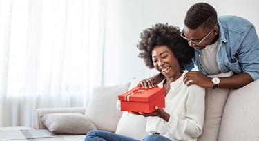 You can love your woman the right way by doing these 5 things