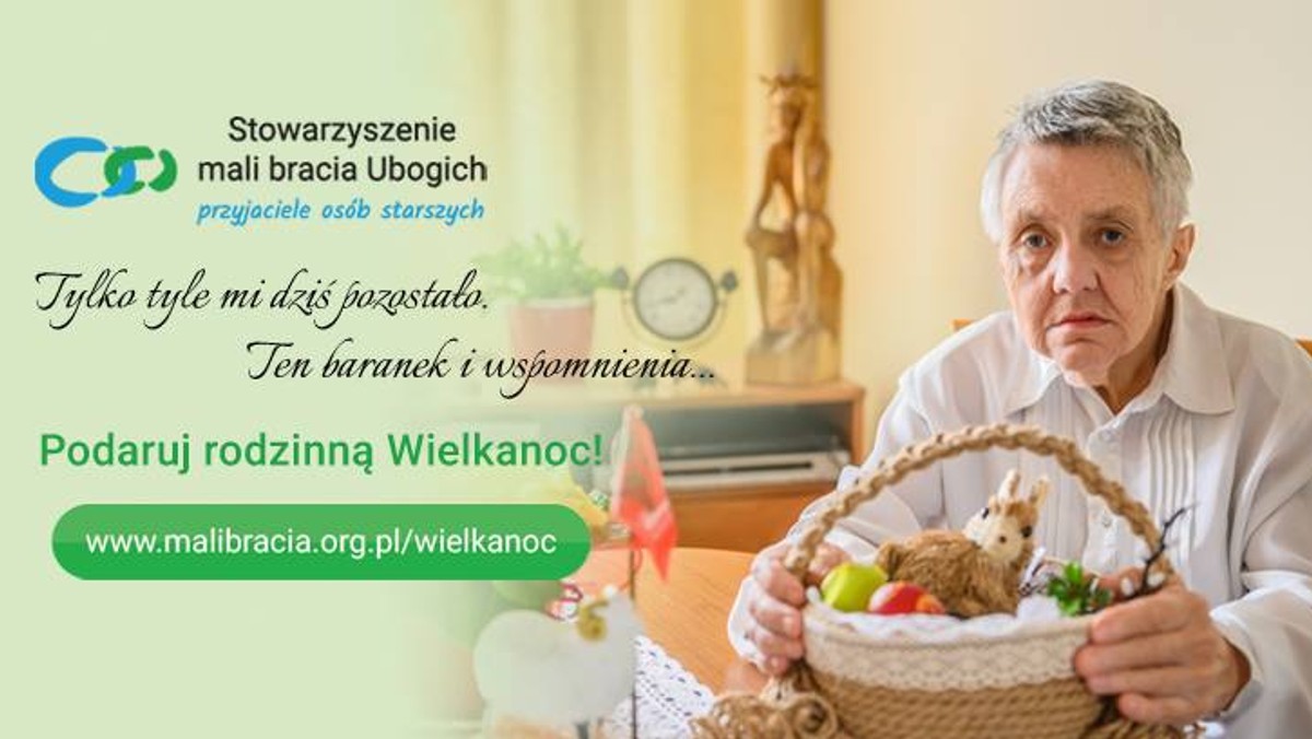 Pani Grażyna z nostalgią patrzy na przedwojennego baranka. Tylko tyle jej dziś pozostało – baranek i wspomnienia rodzinnej Wielkanocy. Co roku tuż przed Wielkanocą, dzięki wsparciu darczyńców, Stowarzyszenie mali bracia Ubogich organizuje śniadania wielkanocne dla takich osób, jak pani Grażyna.