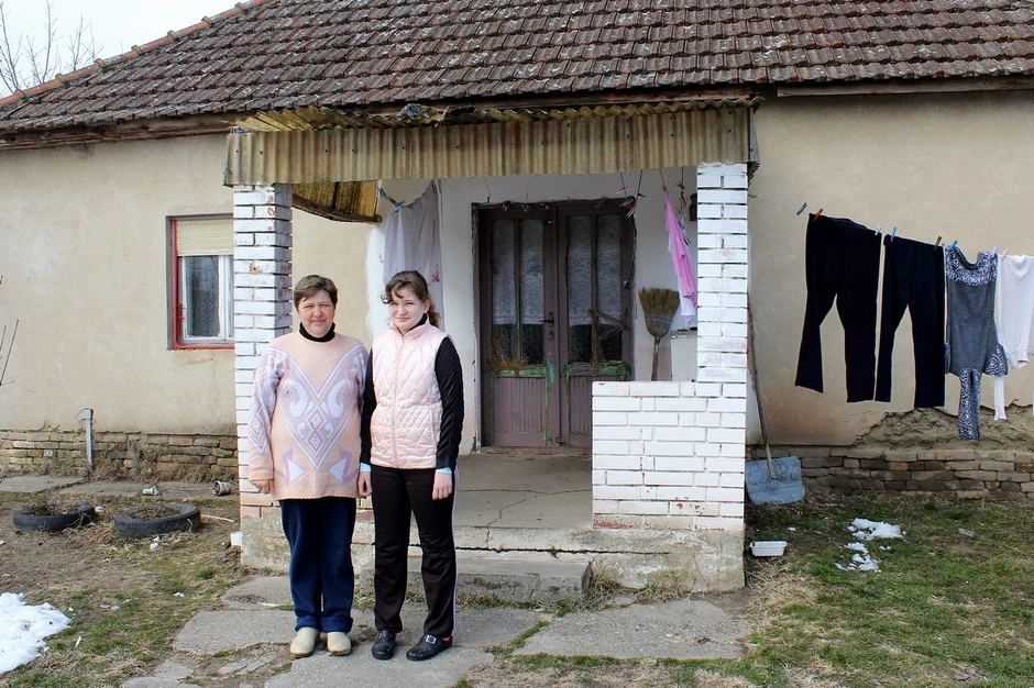 Vodu uzimaju iz bunara čak i kada nije ispravna, kupaju se u koritu