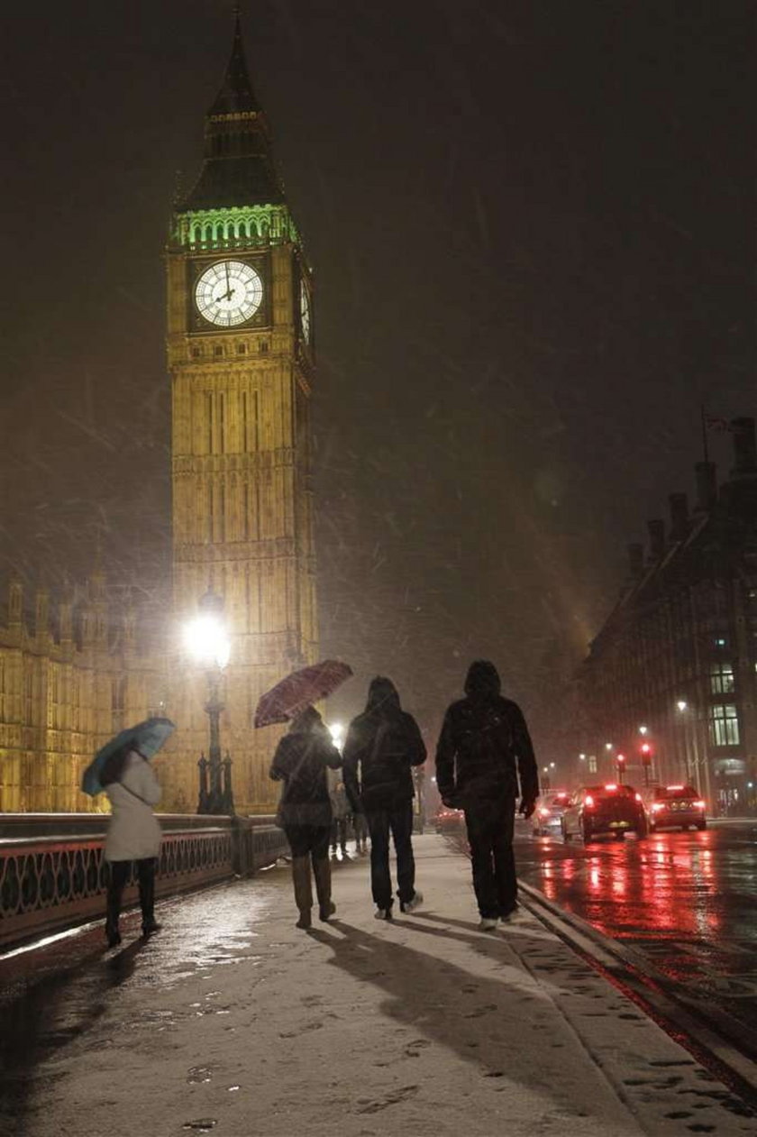 Zima w Londynie. Odwołują loty z Heathrow