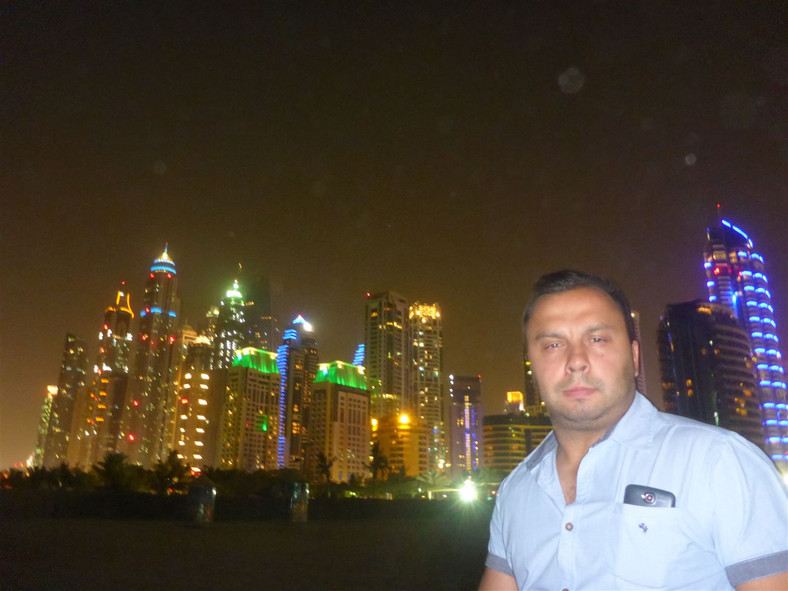 Plaża Dubai nocą
