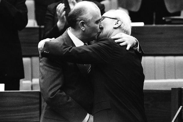 Michaił Gorbaczow Erich Honecker ZSRR Niemcy polityka historia Reuters