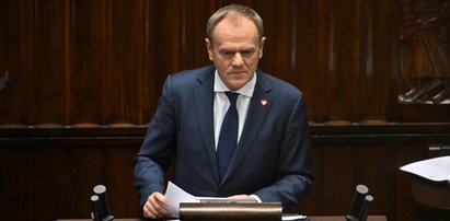 Tak Donald Tusk rozpoczął exposé. Wywołał uśmiech. Mówił o "telefonie z domu"