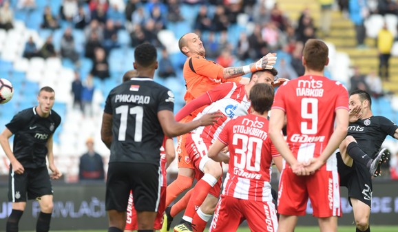 Momenat kada Bojan Ostojić postiže pogodak protiv Crvene zvezde