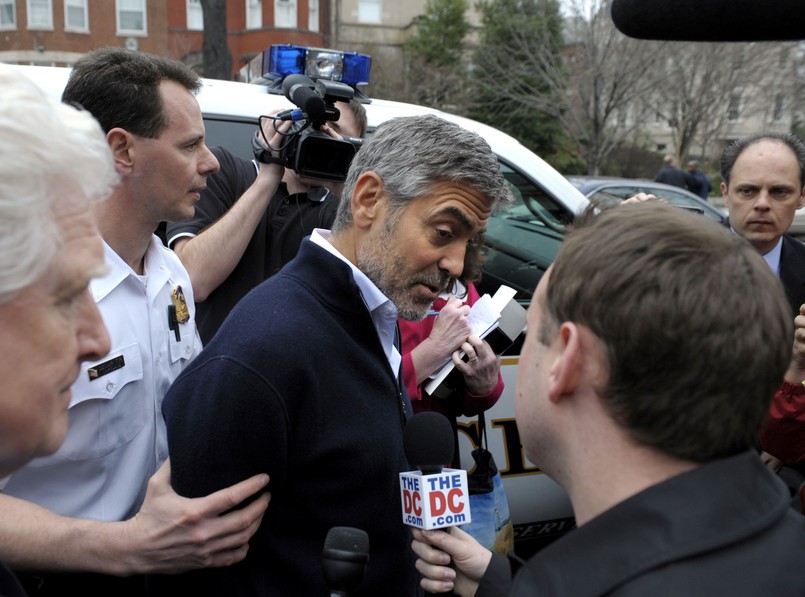 Clooney protestował przeciwko blokowaniu przez władze Sudanu dostaw pomocy humanitarnej do rejonu, w którym armia sudańska walczy z rebeliantami, sprzymierzonymi z Sudanem Południowym.