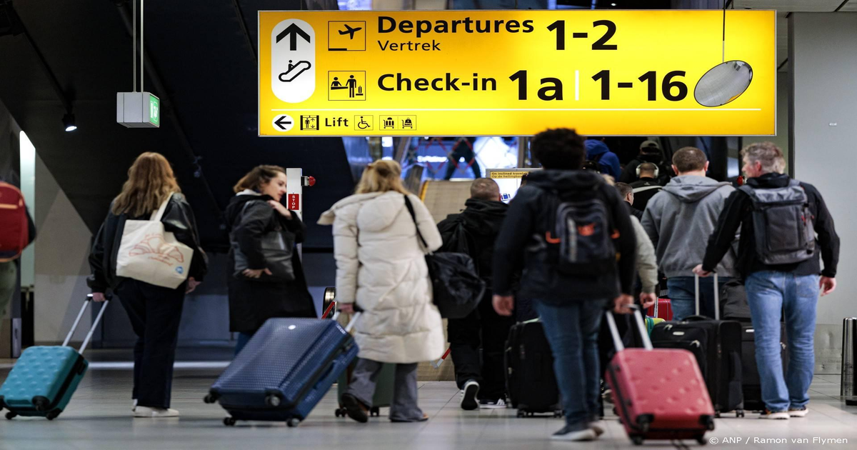 Chaos op Schiphol: 20.000 koffers achtergebleven, bezorging duurt dagen