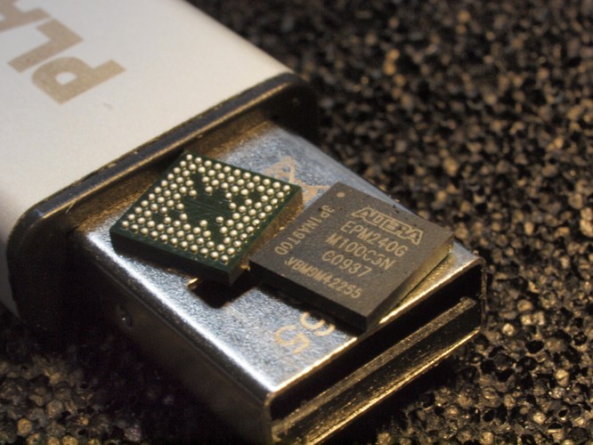 Altera to przedsiębiorstwo z branży technologicznej notowane na giełdowym NASDAQ-u. Jest pionierem w dziedzinie programowalnych układów logicznych, systemów mikroprocesorowych i podzespołów elektronicznych. Przełomowym dla firmy był rok 1983, kiedy to wynalazła technologie FPGA (programowalne układy logiczne, używane w cyfrowym przetwarzaniu sygnałów, lotnictwie i wojsku). Od tego czasu zajmuje wiodącą pozycję na rynku. Średnie roczne wynagrodzenie u tego technologicznego potentata to 147,2 tys. dol.