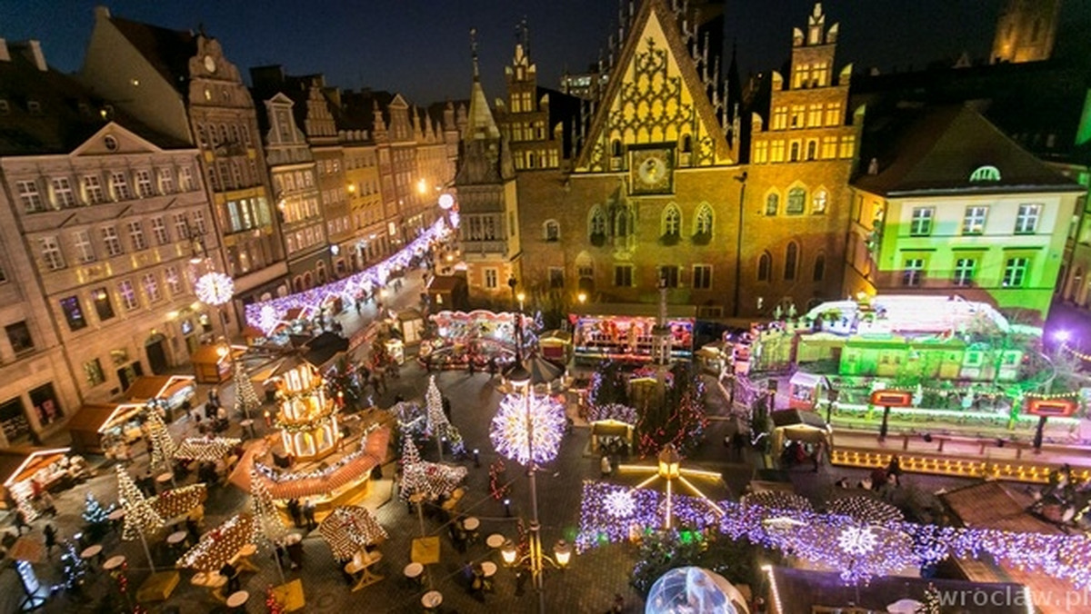 Amerykański The Huffington Post opublikowała listę 12 najpiękniejszych europejskich jarmarków bożonarodzeniowych, które trzeba odwiedzić niezależnie od wszystkiego. Wśród nich znalazł się bożonarodzeniowy jarmark we Wrocławiu.
