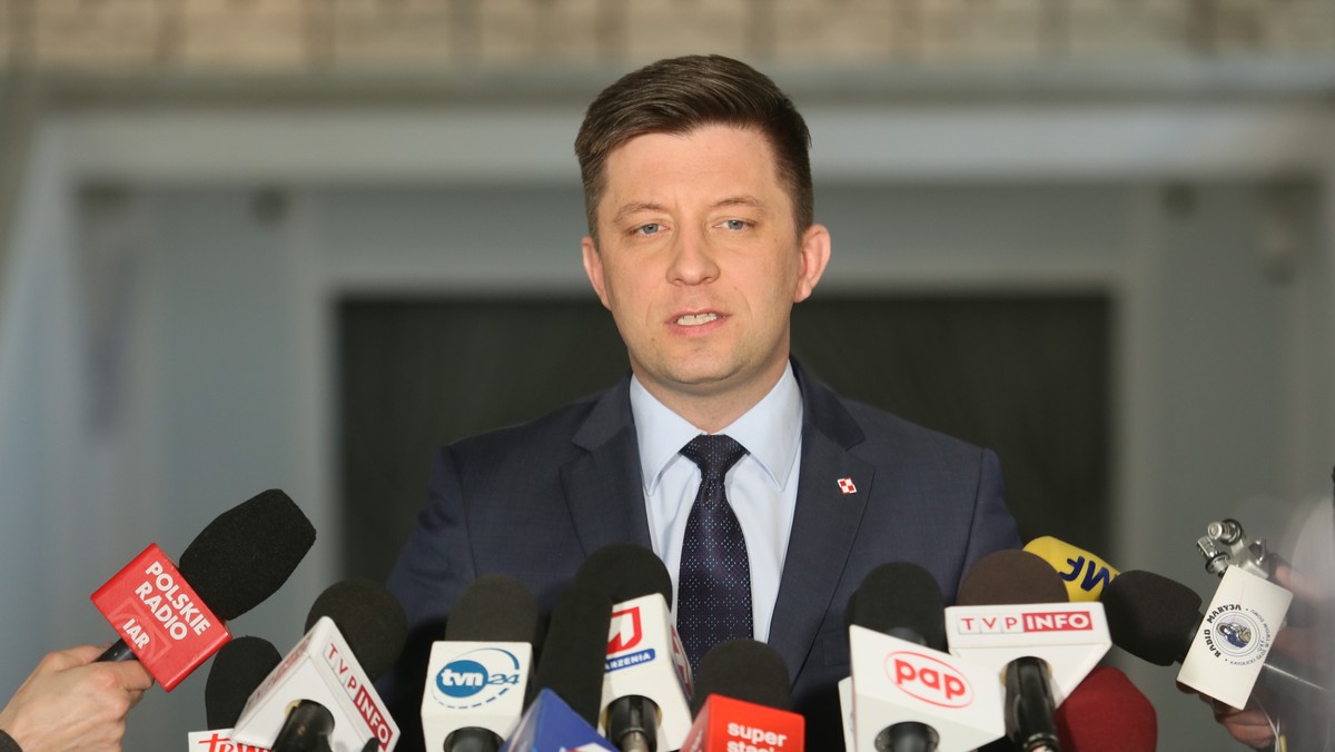 Zapraszamy parlamentarzystów PO w przyszły piątek na spotkanie do resortu obrony w sprawie dokumentacji dotyczącej przetargu na śmigłowce dla wojska - poinformował wiceszef MON Michał Dworczyk.