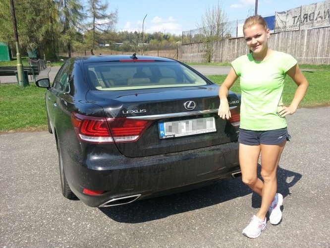 Agnieszka Radwańska i jej nowy lexus LS