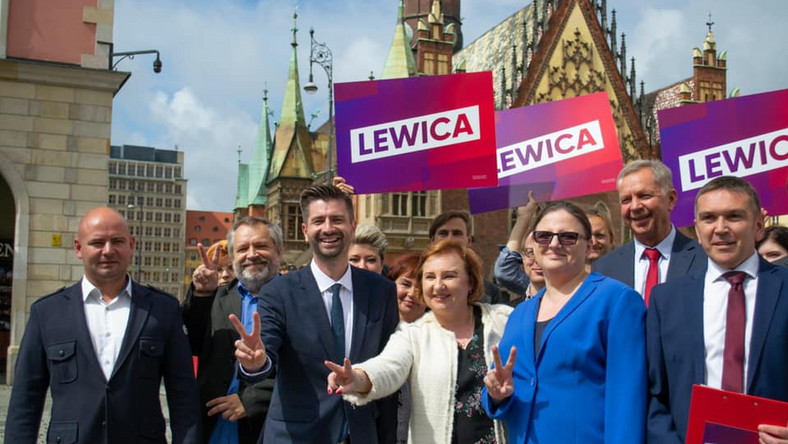W Onecie prezentujemy dziś pełną listę wrocławskich kandydatów Lewicy do Sejmu. Na trzech pierwszych miejscach znaleźli się kolejno przedstawiciele Wiosny, Partii Razem i SLD.