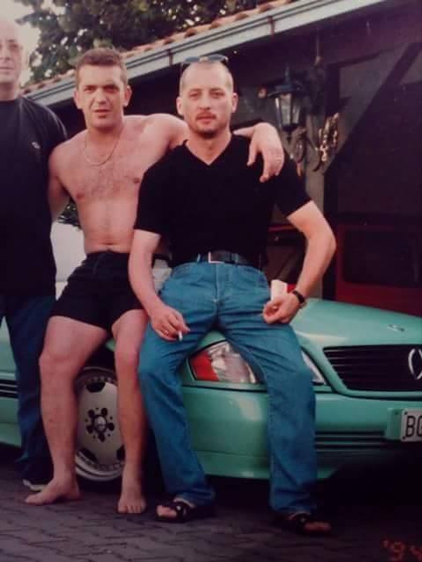 Fotografija sa sajta "Legende devedesetih". (Jotka prvi s leva)