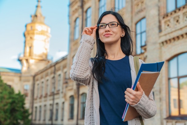 Zniżki dla studentów. Jakie ulgi przysługują z aplikacją?