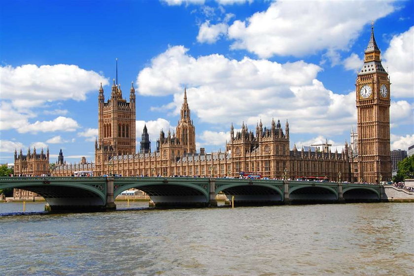 Big Ben się chwieje, a parlament tonie!