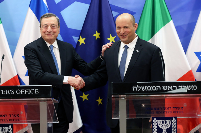 Mario Draghi (po lewej) i Naftali Benet