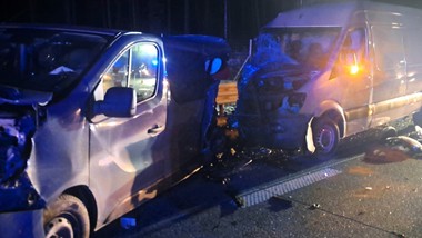 śmiertelny wypadek na s8. zderzyły się dwa busy i ciężarówka