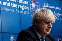 Boris Johnson w szpitalu z uporczywymi objawami koronawirusa