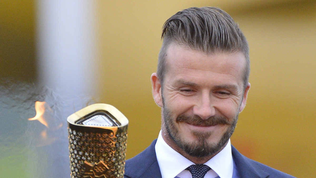 David Beckham, który chętnie udziela się w kampaniach reklamowych, bardzo chwali sobie współpracę z marką H&amp;M. Niedawno piłkarz pojawiał się na bilbordach namawiając do zakupu bielizny tej właśnie firmy.