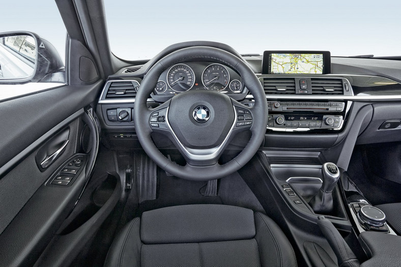 Benzynowe sedany - Audi A4, BMW 318i, Mercedes C 180 i VW Passat - dane techniczne, wymiary, spalanie