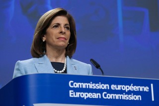 KE podpisała umowę na dostawy szczepionek białkowych przeciwko Covid-19