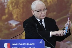 Prezes PiS Jarosław Kaczyński podczas wystąpienia w Janowie Lubelskim