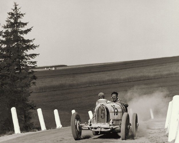 Tak motoryzowano II Rzeczpospolitą. Najlepsze FOTOGRAFIE z Narodowego Archiwum Cyfrowego