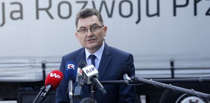 258 milionów z publicznych pieniędzy na bezużyteczne maseczki. Projektem kierował przyjaciel rodziny premiera