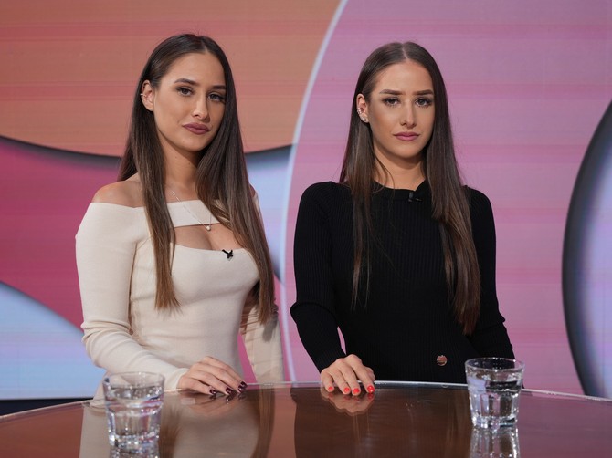 Jednojajčane bliznakinje Iva i Ana Ivanov u emisiji "Blic žena studio"
