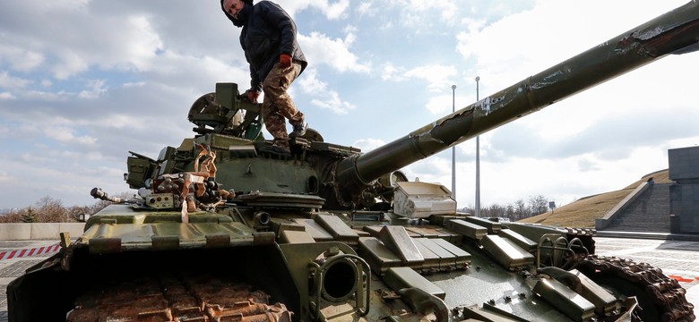 Ukraina. Na froncie wciąż niespokojnie, choć wycofywanie sprzętu trwa