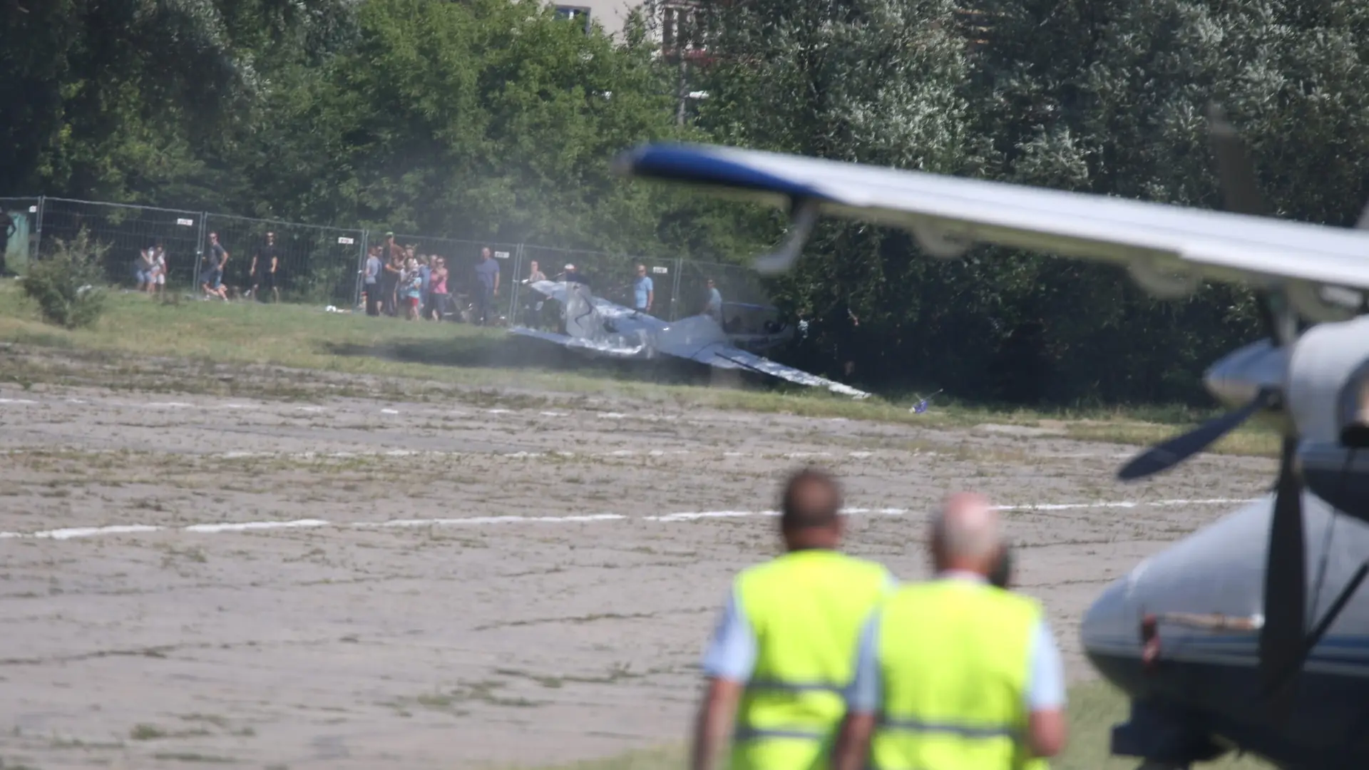 Wypadek podczas pikniku lotniczego w Krakowie. Życiu pilota nie zagraża niebezpieczeństwo