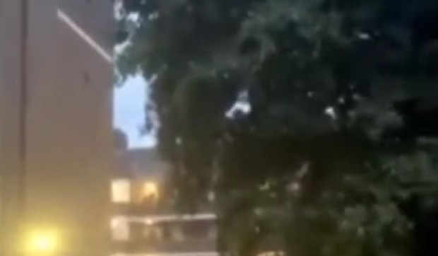 Policija pokušava da rastera žurku u zapadnom Londonu