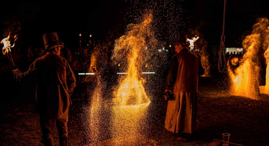 Nie zabraknie m.in. opowieści pisanej płomieniami, czyli Kroniki Miedzi i Ognia.