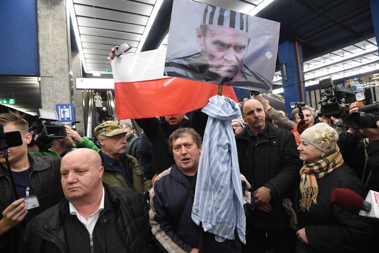 Przyjazd Tuska do Warszawy