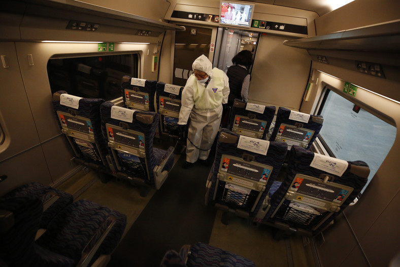 W Korei Południowej dezynfekuje się pociągi