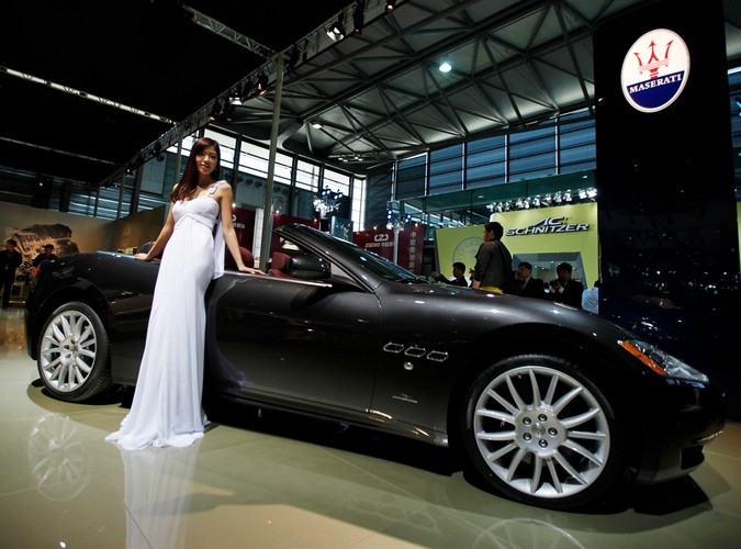 Salon samochodowy w Szanghaju... Jest na czym zawiesić oko :)