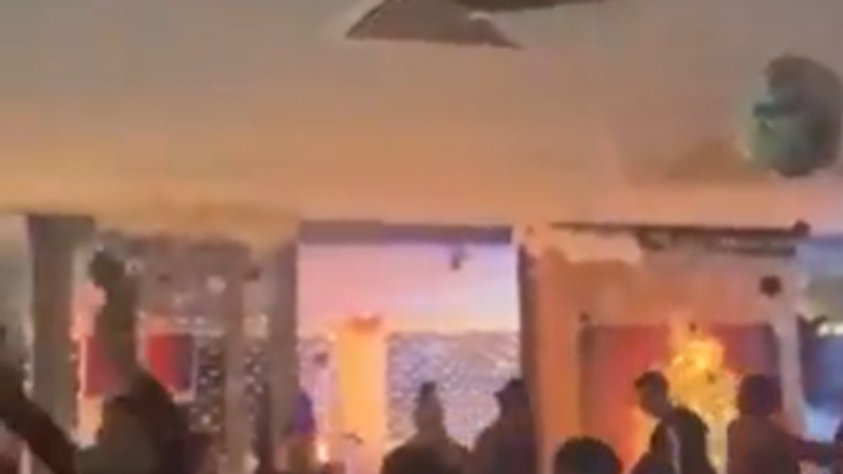 Mladi pevaju uz ustašku pesmu u Splitu