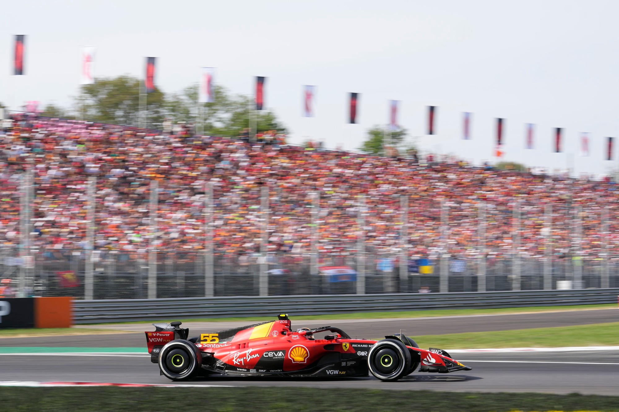 Španielsky jazdec Carlos Sainz (Ferrari).