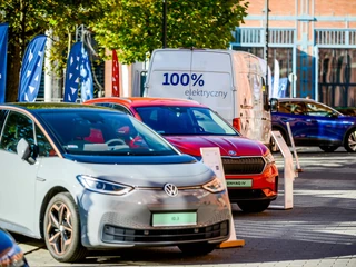 Udział pojazdów napędzanych elektrycznie w ofertach aut z drugiej ręki wzrósł od 2019 r. sześciokrotnie — wynika z danych serwisu autobaza.pl