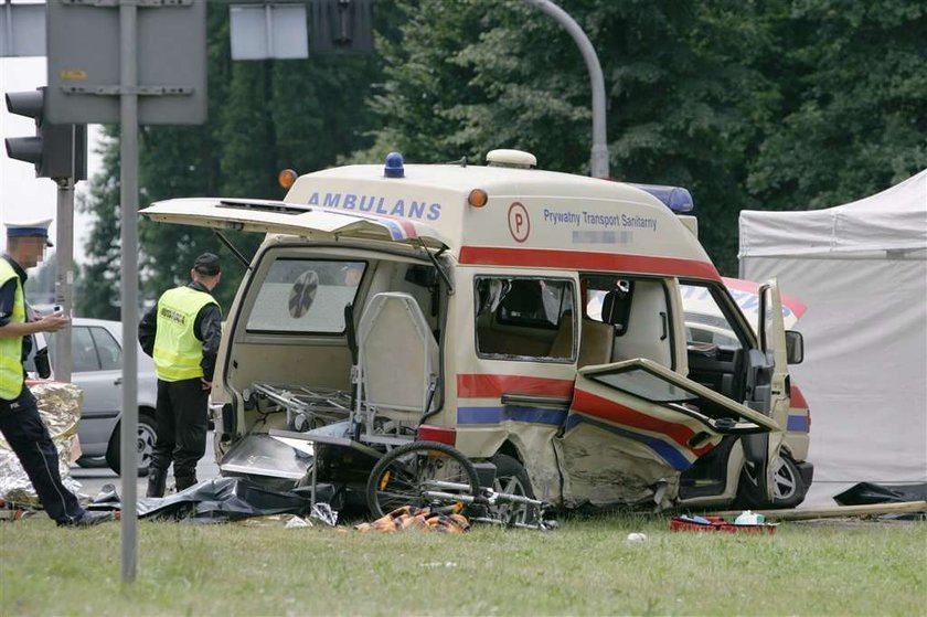 Tragiczny wypadek karetki. 2 osoby nie żyją