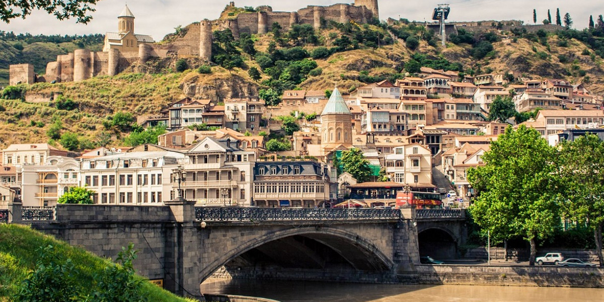 Widok na Tbilisi/materiały prasowe Albatros