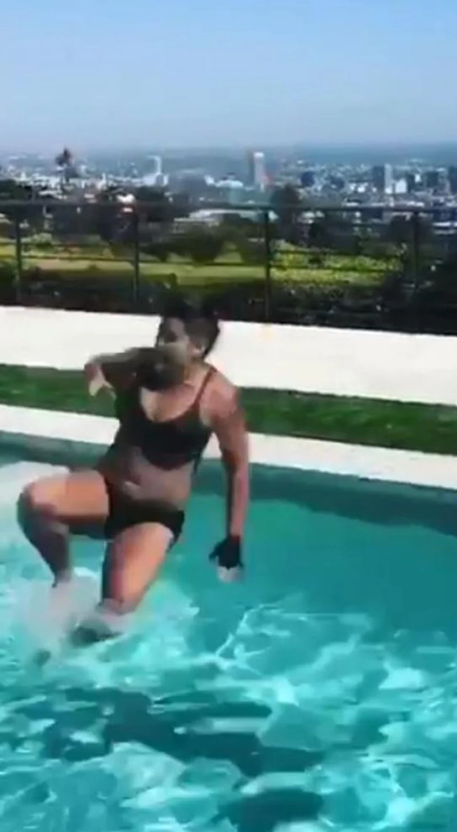 Marija Šerifović u kupaćem