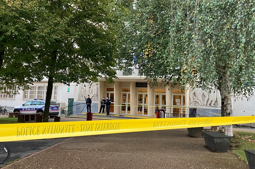 Policija ispred škole u francuskom gradu Aras