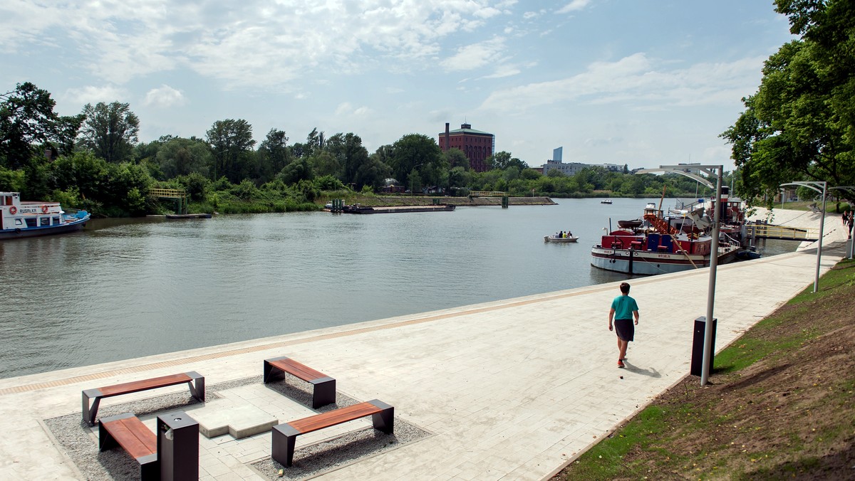 WROCŁAW BULWAR POLITECHNIKI WROCŁAWSKIEJ (odnowiony bulwar)