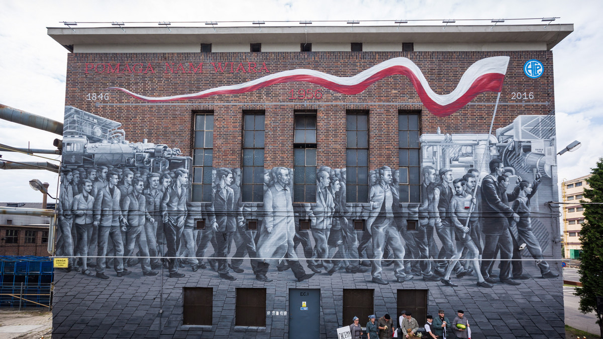 Upamiętniający 60. rocznicę Czerwca ’56 mural odsłonięto w poniedziałek na terenie Zakładów Cegielskiego w Poznaniu. Grafika prezentująca tłum idący pod biało-czerwonym sztandarem nawiązuje także do 170 lat historii zakładu.