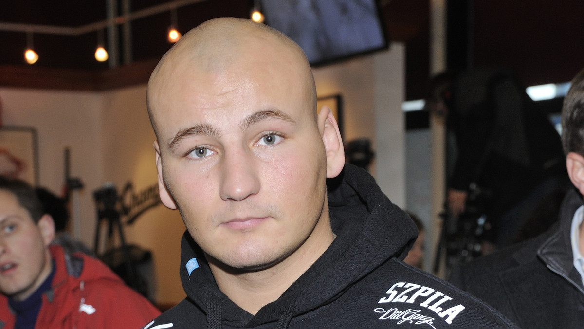 Artur Szpilka często chwali się swoim fanom nowym sprzętem. Tym razem bokser z Wieliczki zamieścił na jednym z portali społecznościowych zdjęcie swoich nowych szczęk.