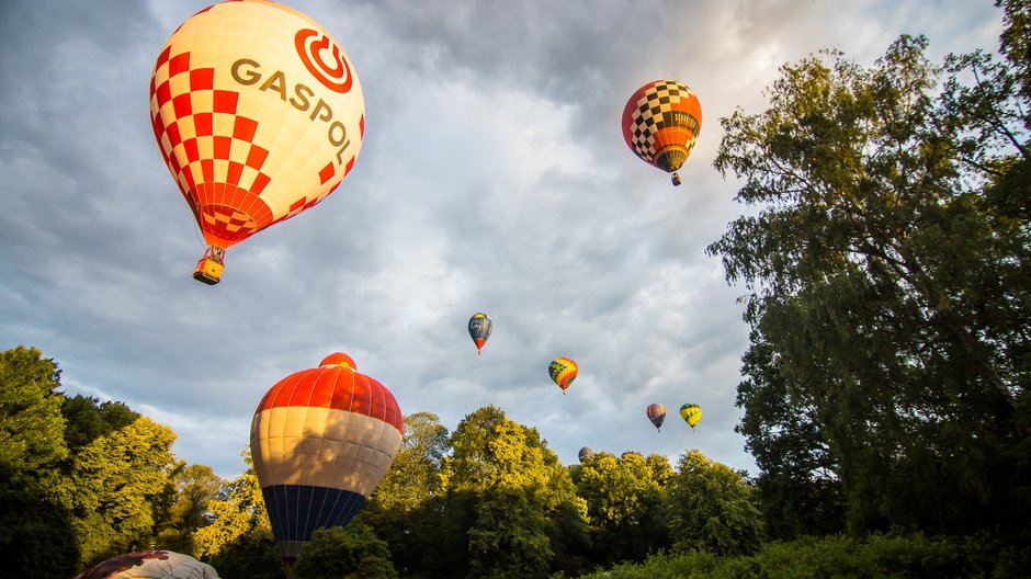 II Zawody Balonowe "In The Silesian Sky" - start balonów świtem z pszczyńskiego parku zamkowego - 25.06.2022 r. - autor: Andrzej Grynpeter