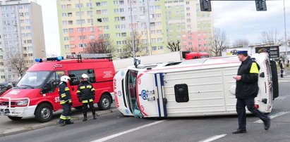 Karetkę odrzuciło na 100 metrów! Lekarzom nic się nie stało